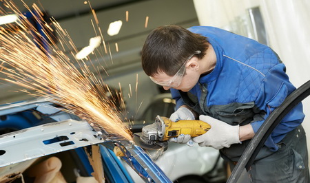 Carrosserie-Reparatur Unfallschaden